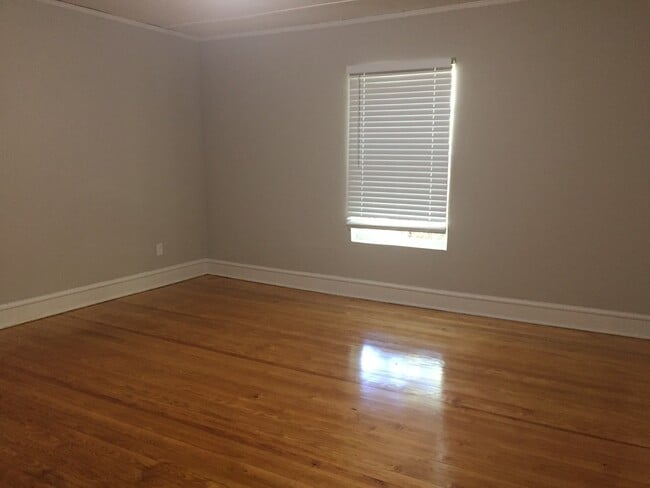Building Photo - 2 Bed, 1 Bath Home Available in Woodruff