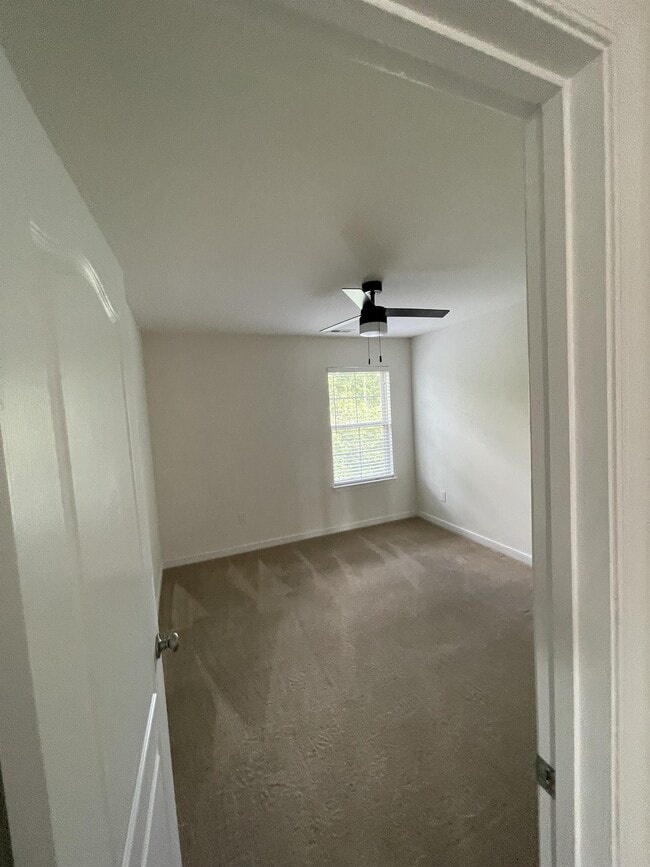 Building Photo - 6901 Swanhaven Dr