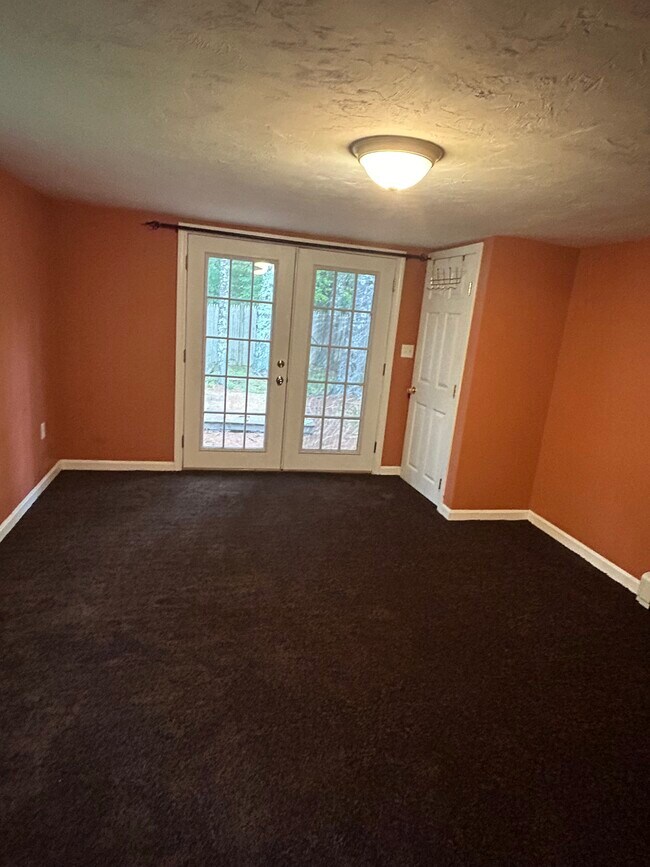 Primary Photo - 165 Colby Dr