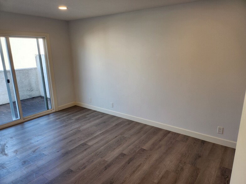 Building Photo - 1379 S Park Ave