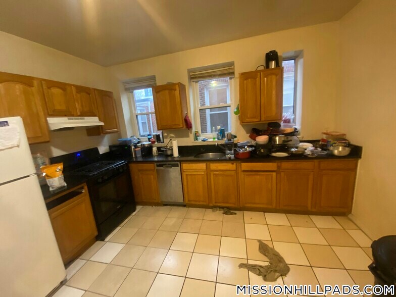 Building Photo - 1460 Tremont St