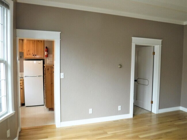 Building Photo - Adorable 1 bed 1 bath North End Apartment off 9th & Ada