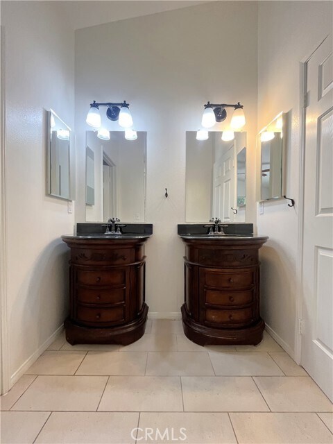 Building Photo - 860 Maple Ave