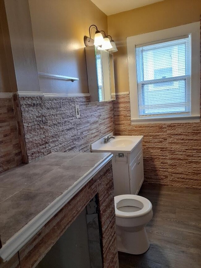 Building Photo - 1814 E 68th St