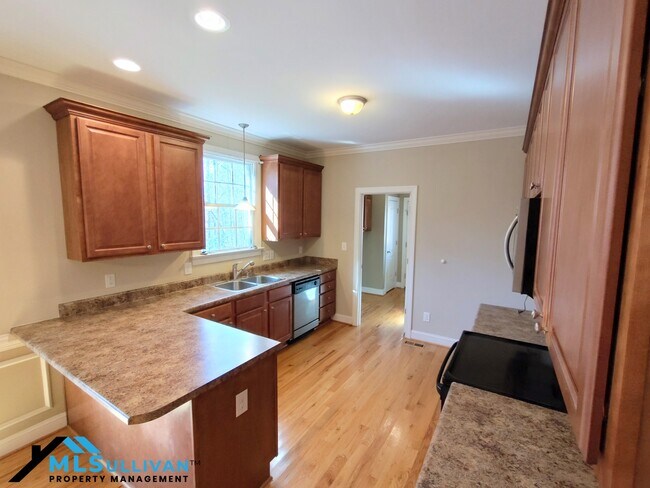 Building Photo - 279 Weaver Ridge Rd