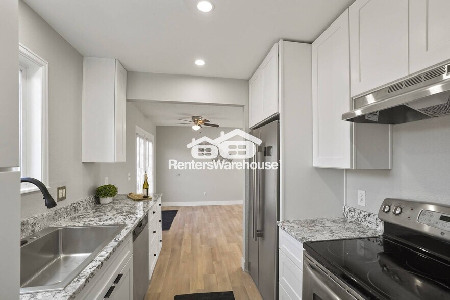 Building Photo - 1321 W 135th Dr