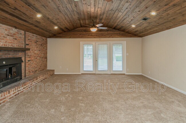 Building Photo - 1861 Gillespie Dr