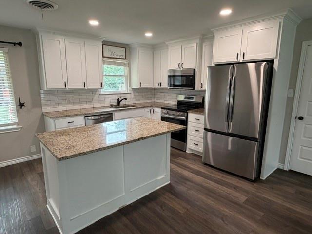 Building Photo - 1311 Manor Dr