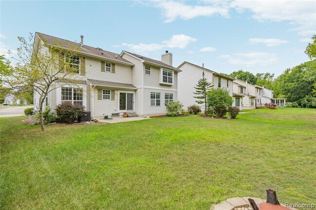 Building Photo - 47258 Scarlet Dr N
