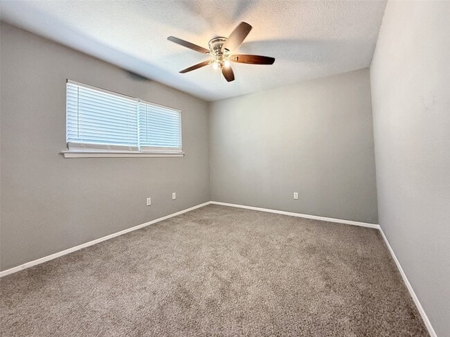 Building Photo - 405 Peninsula Dr