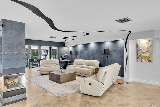 Building Photo - 5602 S Travelers Palm Ln