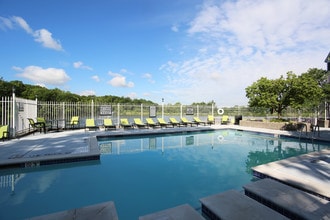 Whispering Lake - Kansas City, MO | Apartment Finder