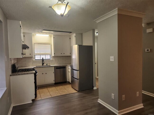 Building Photo - 463 Durden Rd