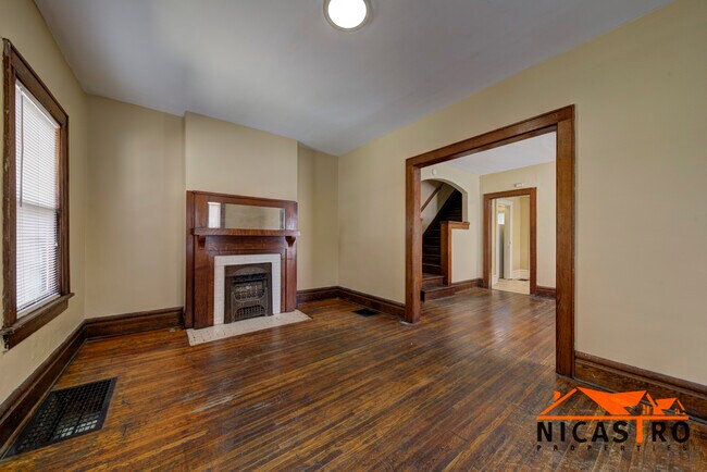 Building Photo - 1640 Indianola Ave