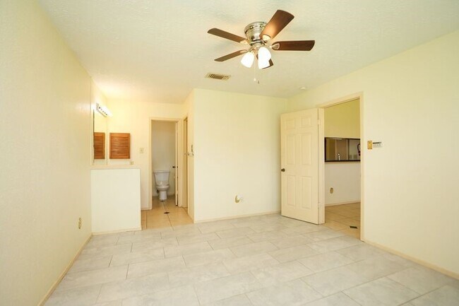 Building Photo - 8215 Summer Quail Dr