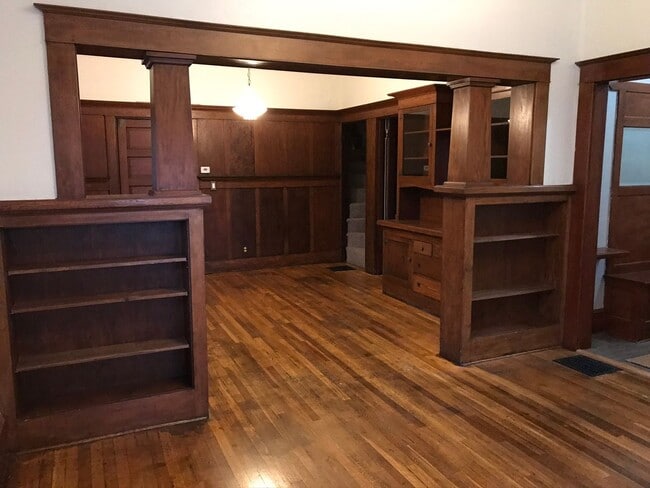 Building Photo - 4br/2ba House with fenced yard