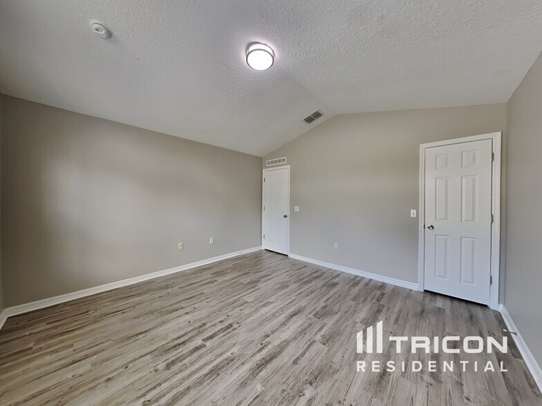 Building Photo - 262 King Arthur Ct
