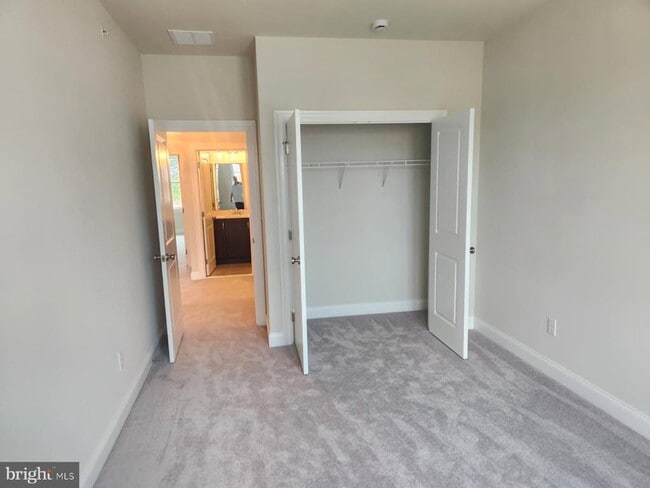 Building Photo - 328 Foxtail Ln