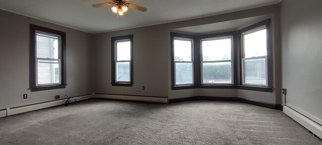 Primary Photo - 549 N Front St