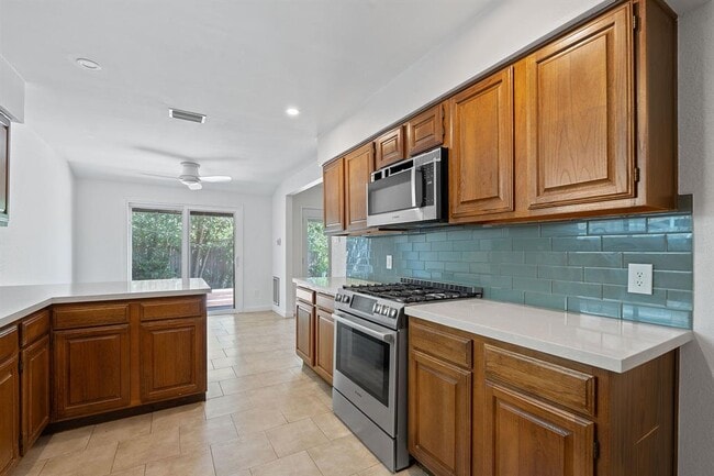 Building Photo - 6550 Fair Valley Trail