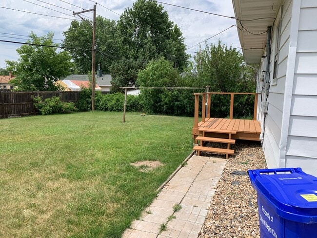 Building Photo - 3 Bedroom, 1 Bath House for Rent