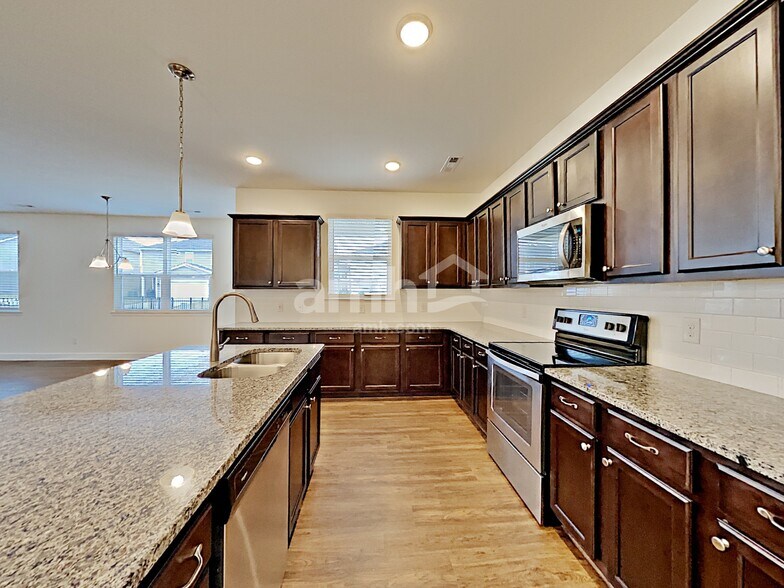Building Photo - 5258 Lake Maxwell Dr