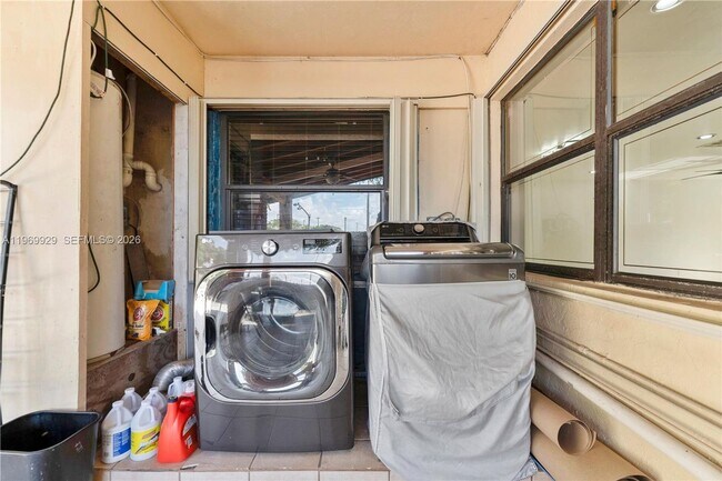 Building Photo - 9646 SW 151 Ave