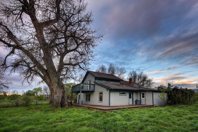 Building Photo - Idyllic 3 BDR Farmhouse in Boulder