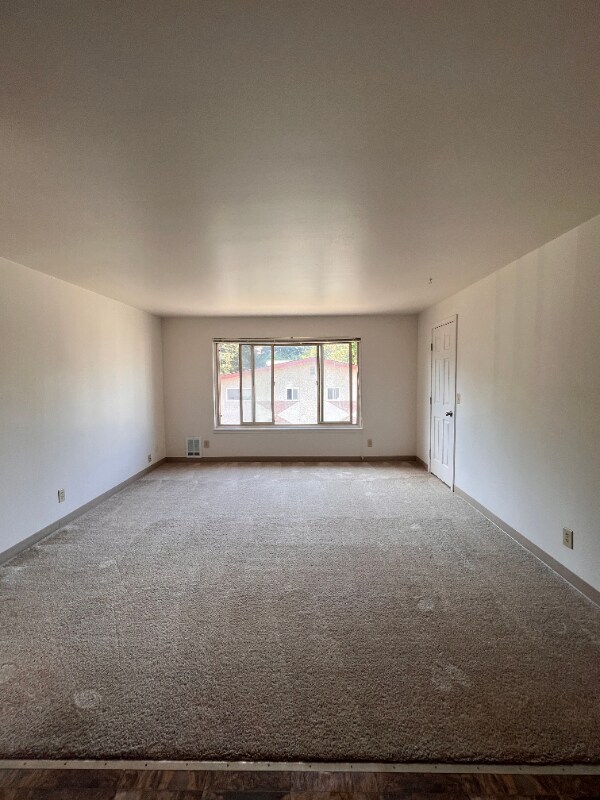 Building Photo - 3043 NE 140th St