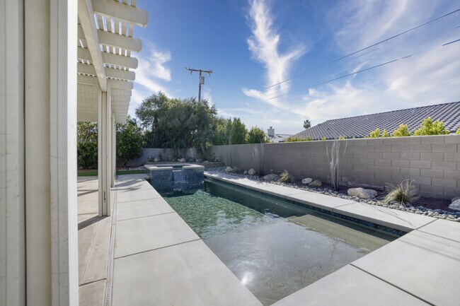 Building Photo - 67675 Ovante Rd