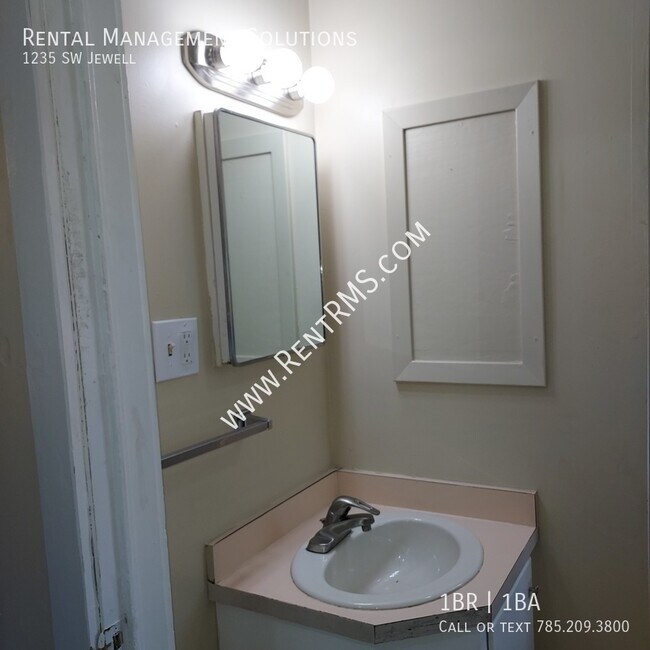 Building Photo - *NEAR WASHBURN UNIVERSITY* 1235 SW Jewell-...