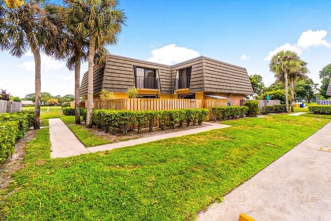 Building Photo - 1613 16th Way