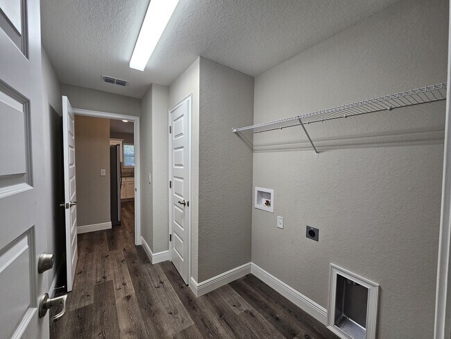 Building Photo - 16 Larch Course Terrace