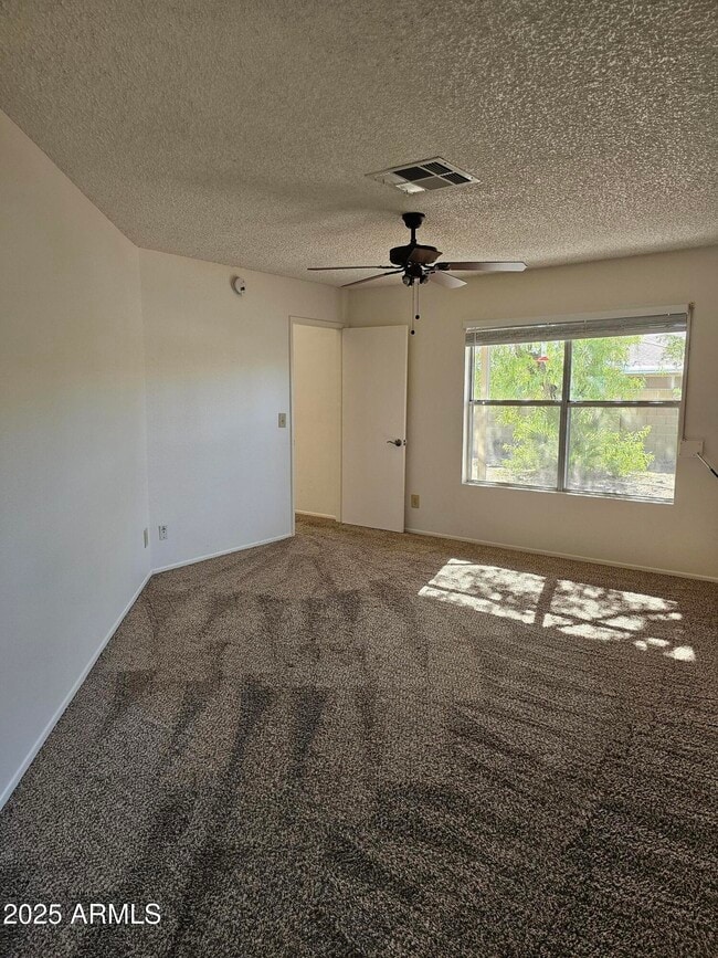 Building Photo - 4631 E Bohl St