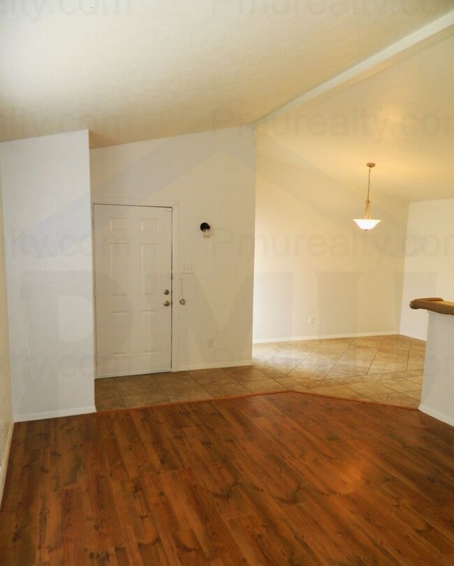 Building Photo - AVAILABLE NOW!!! Very Nice 3 Bedroom Dalla...