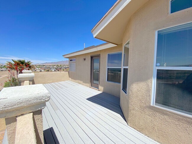 Building Photo - West El Paso LARGE 4bed/3.5bath 3 Car Garage Home-VIEWS!