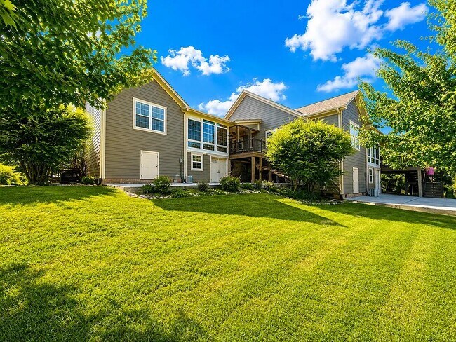 Building Photo - 128 Fox Farm Way