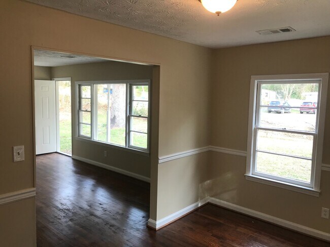 Building Photo - **ON HOLD**3 or 4 Bedroom / 1.5 Bathroom Home for Rent in Columbus, GA