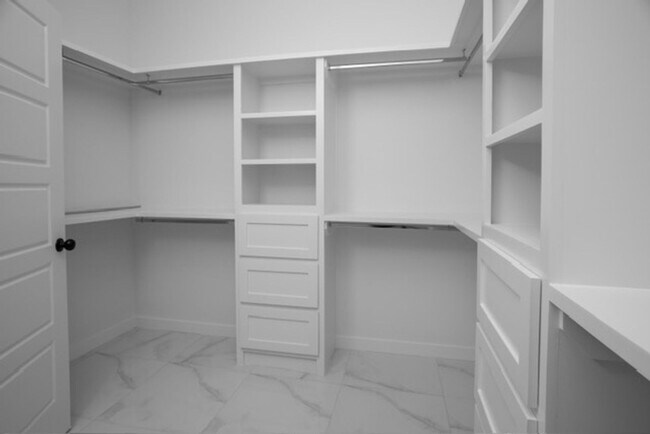 Building Photo - Spacious 4BR House in Mission