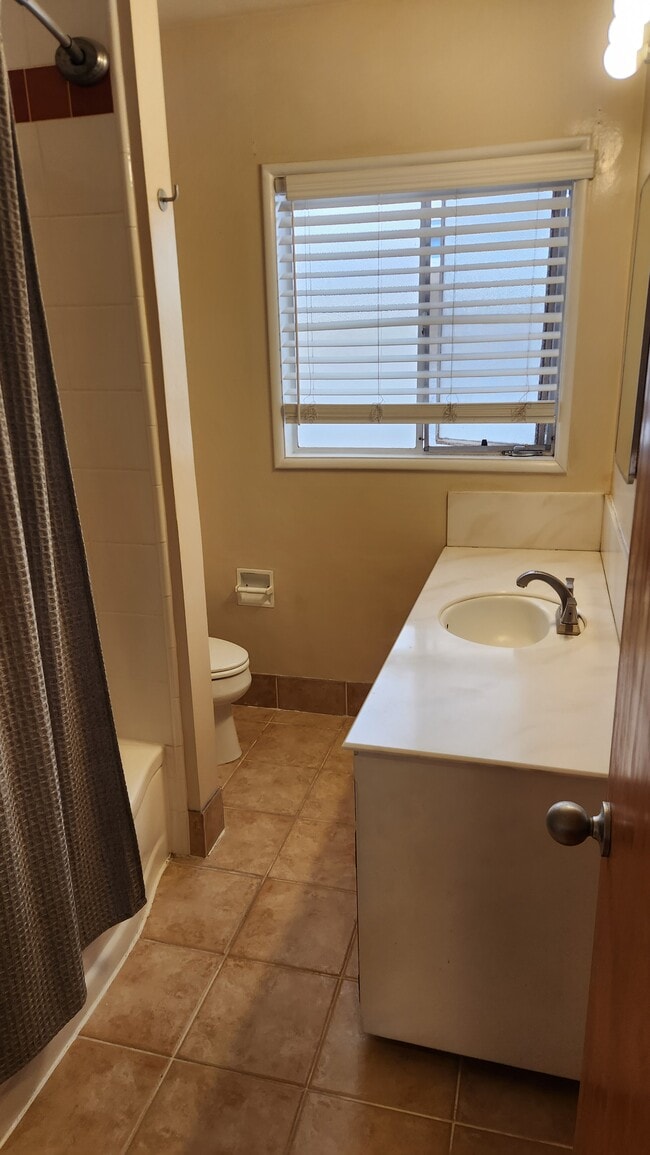 Building Photo - 2222 2nd St