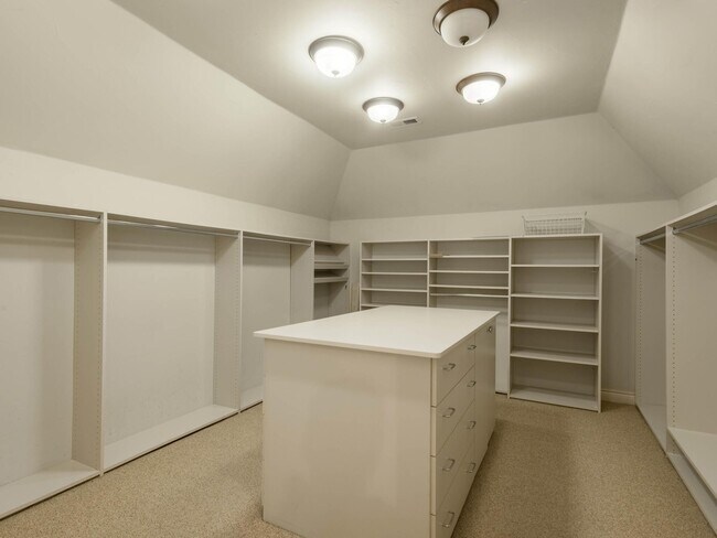 Building Photo - 9 Foxtail Cir