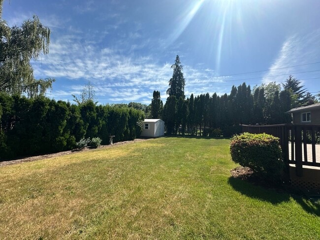 Building Photo - Three Bedroom Home in South Salem with Lar...