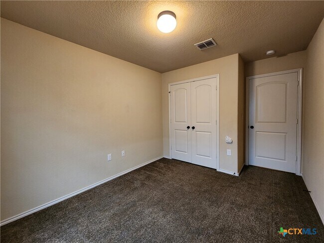 Building Photo - 622 Creekside Cir