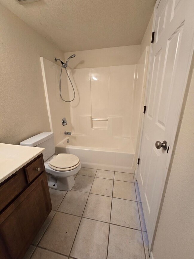 Building Photo - 5505-5507 Volunteer Dr.