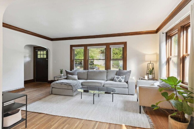 Building Photo - Charming 3-Bed Duplex in Vibrant Minneapolis Neighborhood