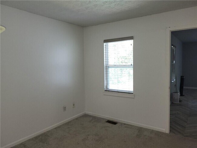 Building Photo - 6685 Hearth Ct