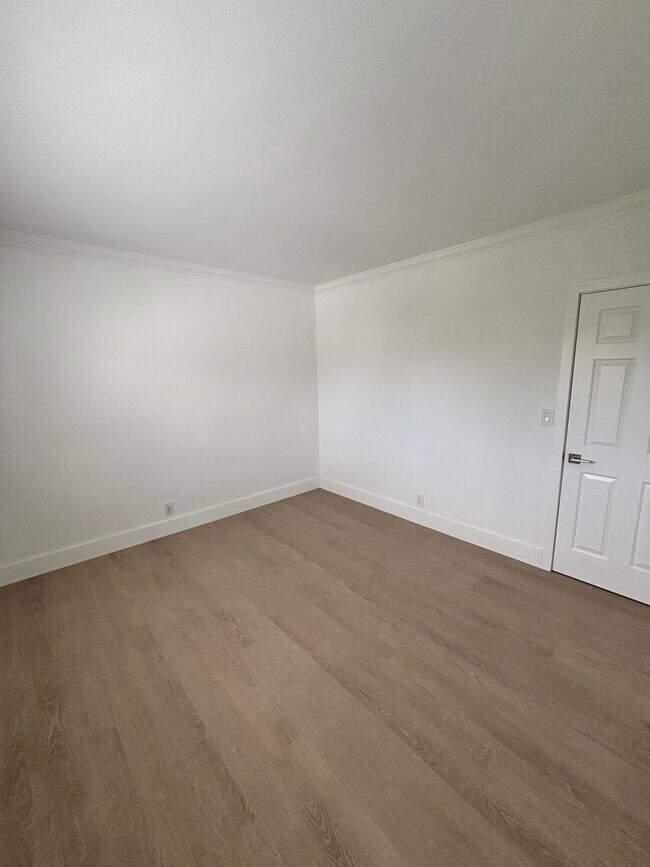 Building Photo - 924 SE 2nd St