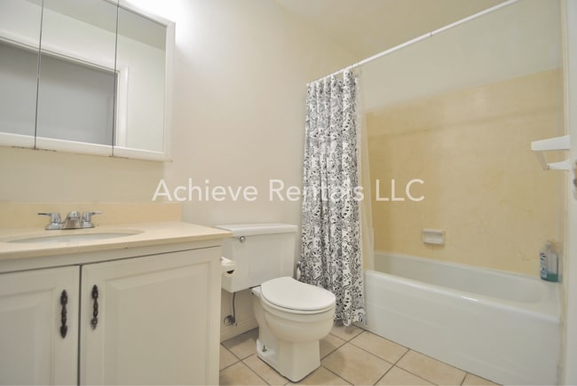 Building Photo - 240 E 400 N