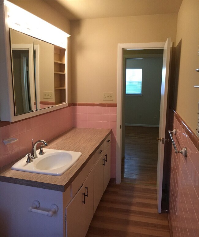 Building Photo - 2 WEEKS FREE RENT + $1,295 - Country living in the heart of Copperas Cove!