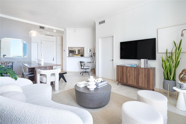 Building Photo - 888 Brickell Key Dr